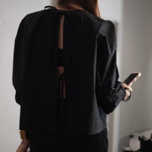 Back open blouse(black)